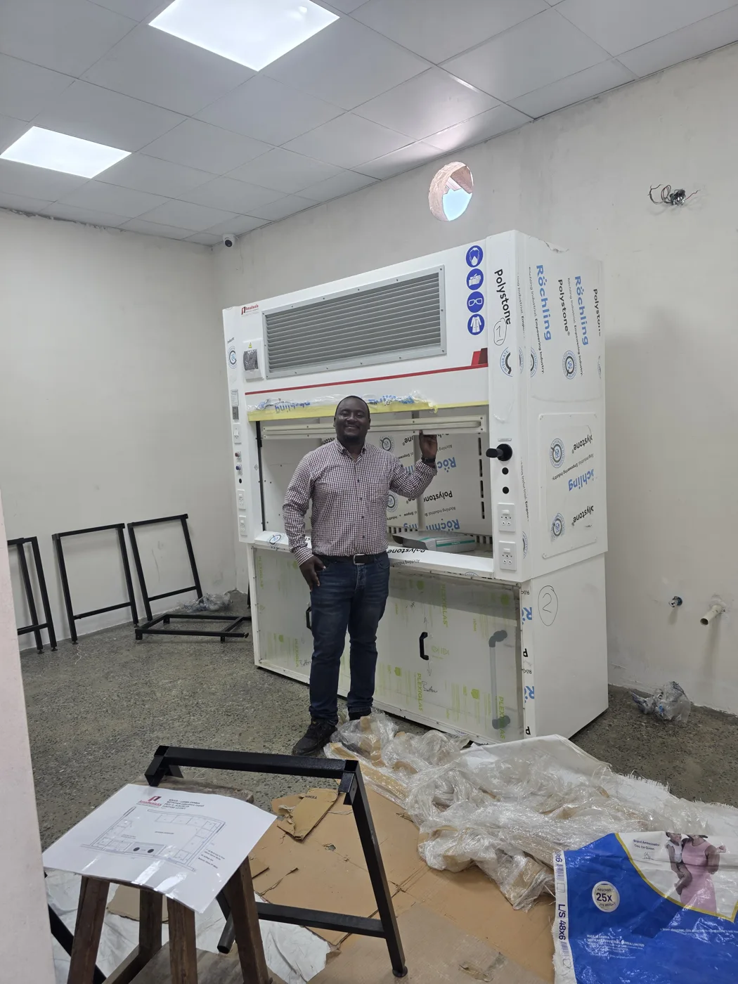 Laboratory fit-out and extraction-equipment installation