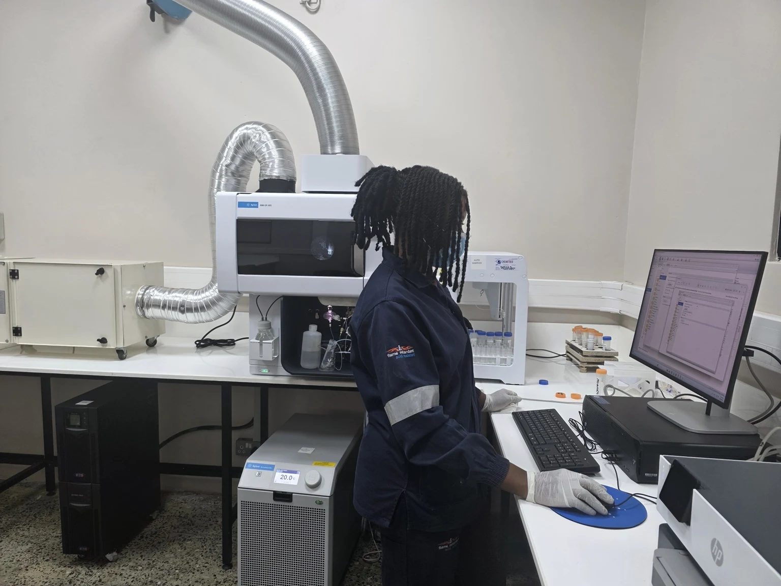 Analyst working at the ICP and workstation